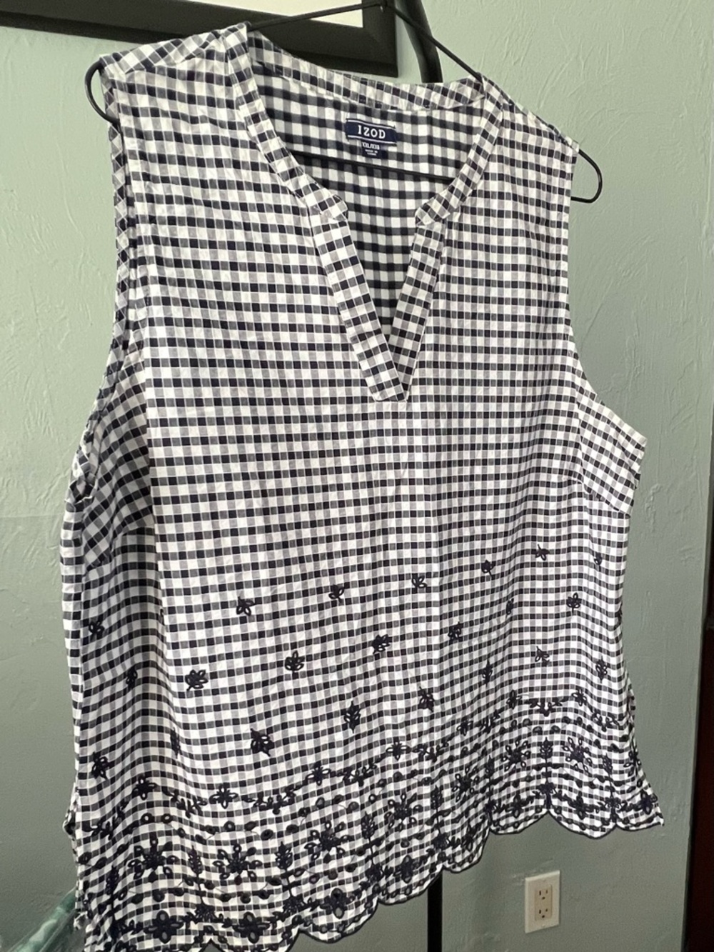 Izod Black and White Gingham Sleeveless V-Neck Embroidered Border 2XL EUC
